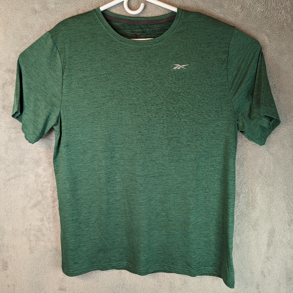 Reebok, green t-shirt, like new